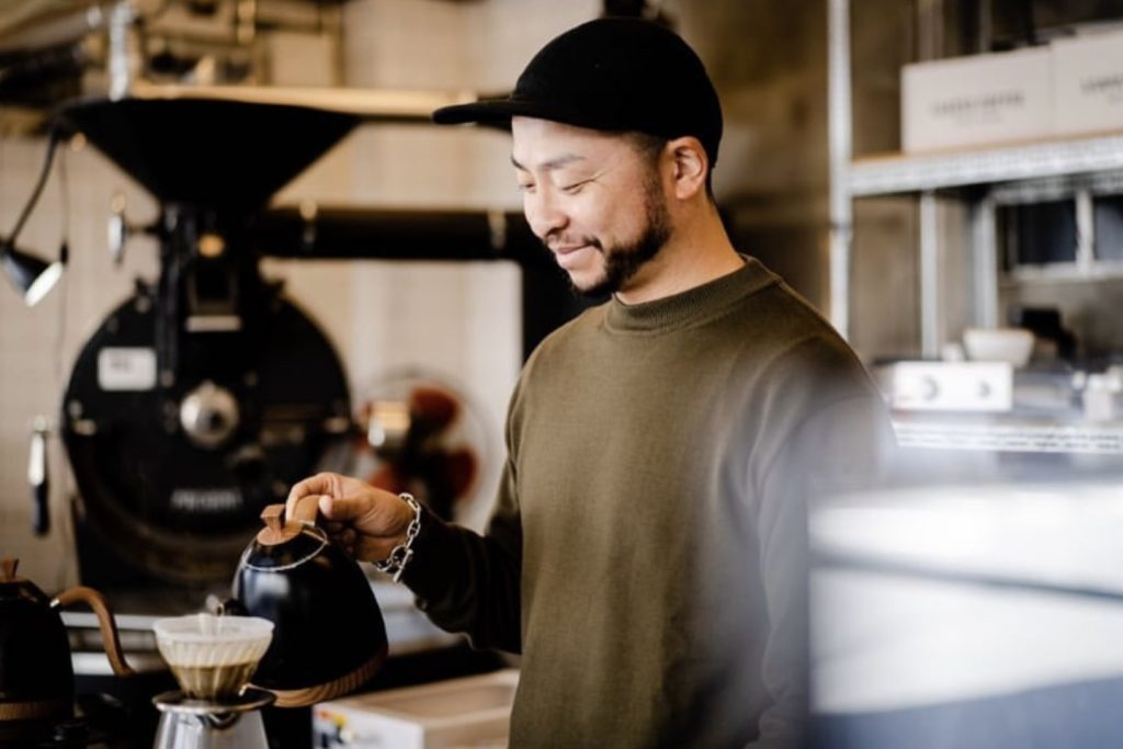 東京・蔵前。コーヒーの世界が広がる「LEAVES COFFEE ROASTERS」